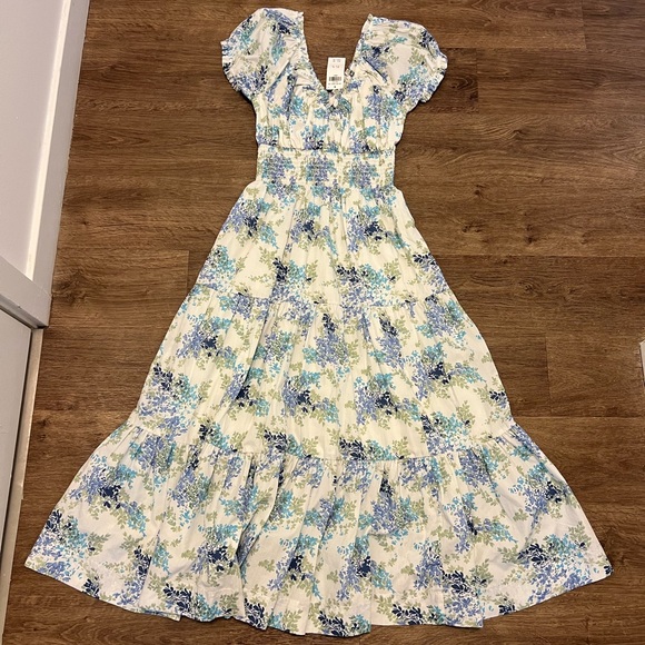 NWT Abercrombie Cap Sleeve Smocked Waist Floral Midi Dress White Floral - Small - Picture 2 of 8